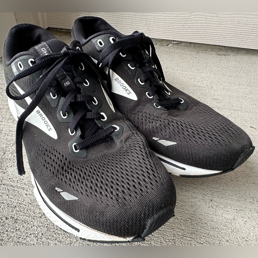 Brooks Ghost 15 Black White Running Shoes 1103932E012 Men Size 11 Wide 2E CLEAN